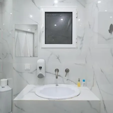 Large Comfy, Modern 5 Min To Acropolis *