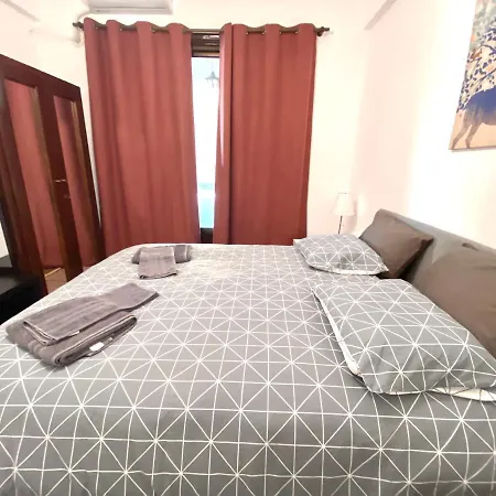 Classic 2 Bedroom Next To Metro - Marousi Apartment