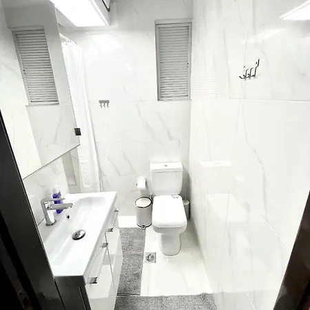 Classic 2 Bedroom Next To Metro - Marousi