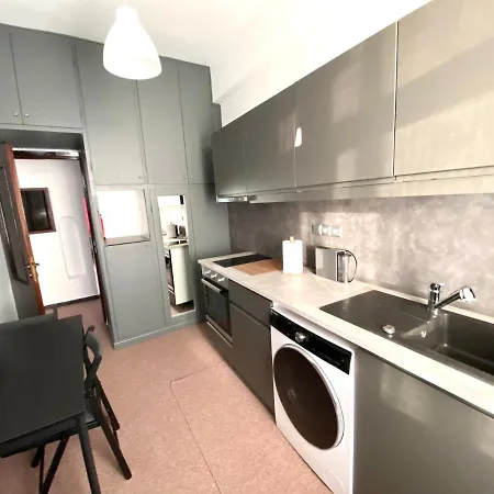 Classic 2 Bedroom Next To Metro - Marousi *
