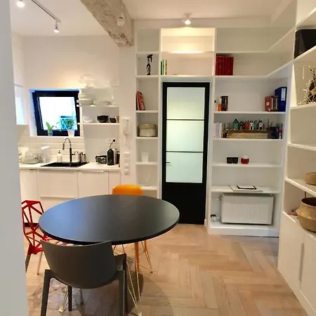 Vibrant Urban Chic * Athens