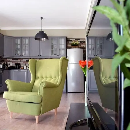 Near Acropolis, 3 Bedroom 2 Bathroom Big Beautiful Apartment