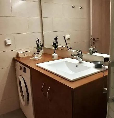 Modern Home, 6' From The Metro Athens