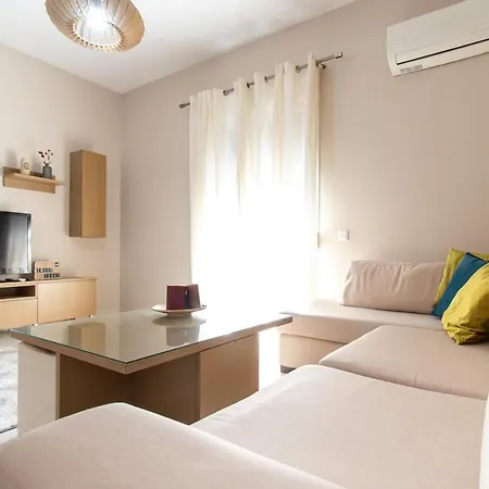 Innova Ii Apartment Athens