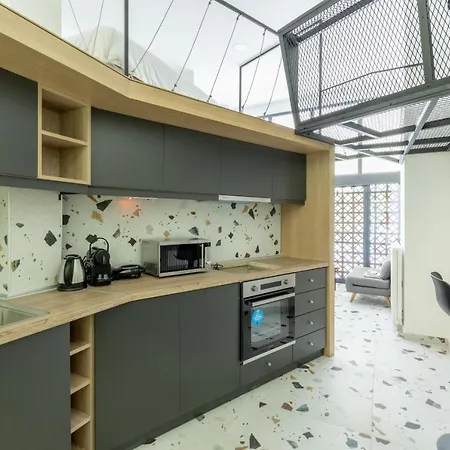On Air Top Designed Gem Apartment *