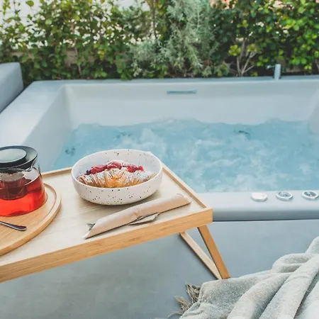 Apartment Living Stone Azurite: Luxury Acropolis-view With Jacuzzi Athens