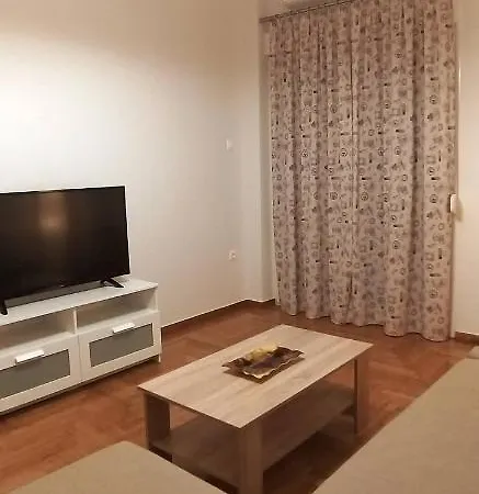 Modern Home, 6' From The Metro Athens