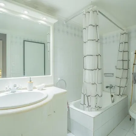 Neoclassic Modern Apa Ath Apartment *