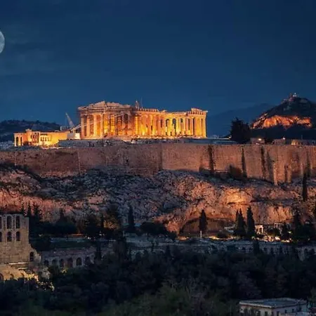 Foothills Of Acropolis-thissio 3 Bdrm Appartement *
