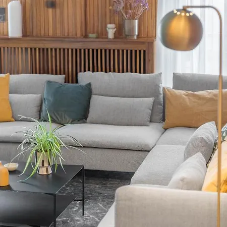 Foothills Of Acropolis-thissio 3 Bdrm Apartment