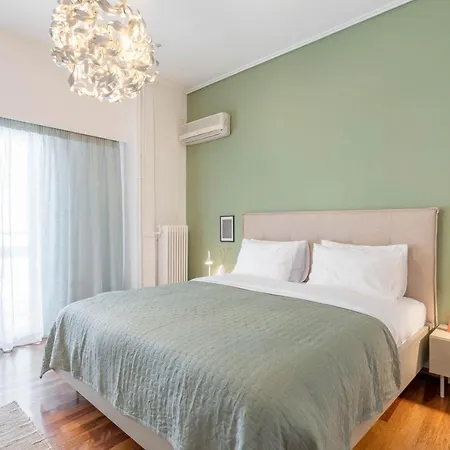Foothills Of Acropolis-thissio 3 Bdrm Appartement *