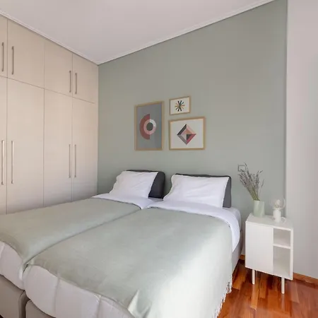 Foothills Of Acropolis-thissio 3 Bdrm Apartment