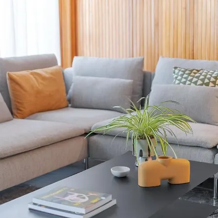 Foothills Of Acropolis-thissio 3 Bdrm Appartement *