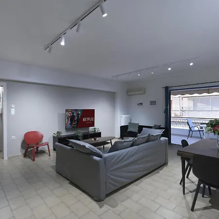 2 Bedroom Close To Children's Hospital Apartment *