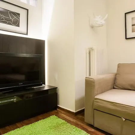 Traveler's Dream In Historic Acropolis Downtown Apartment *