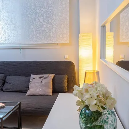 Nikkis Flat - Kolonaki Square Apartment *