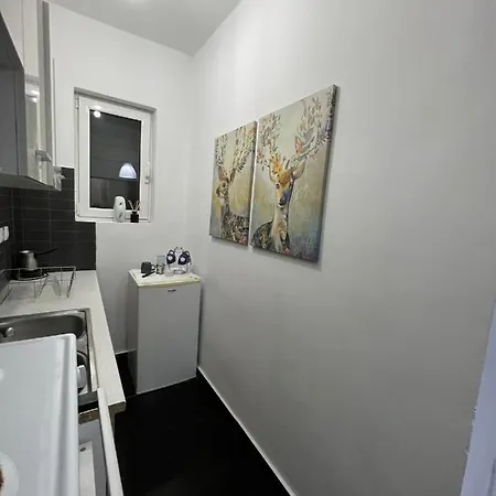 Beautiful With Private Yard *