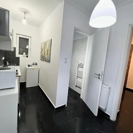 Beautiful With Private Yard *