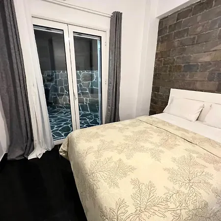 Beautiful With Private Yard *