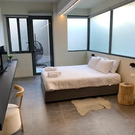 Apartment M17 & In The Heart Of *