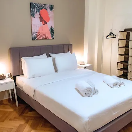 Apartment Plaka *