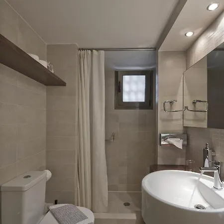 Sea Breeze Apartment *