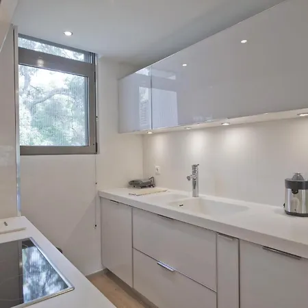 Sea Breeze Apartment *