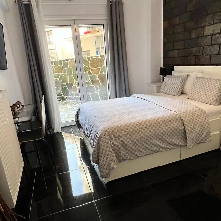 Apartment Beautiful With Private Yard *