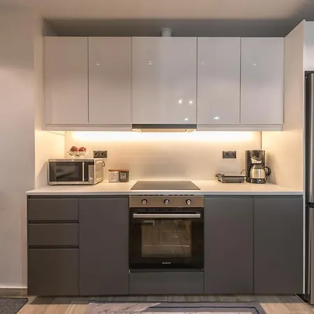 Comfy And Modern Apartment