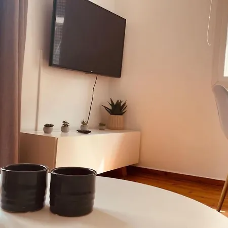 Apartment Daisy 15 Min To Acropolis Athens