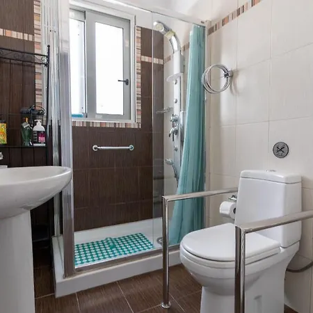 Ioanna's Hellenic Hospitality Hostel *