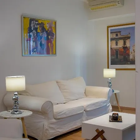 1bd Close To Metro Station Ampelokipoi Athènes
