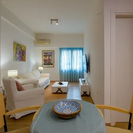 1bd Close To Metro Station Ampelokipoi * Athens