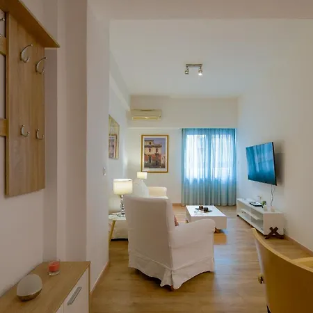 1bd Close To Metro Station Ampelokipoi *