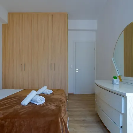1bd Close To Metro Station Ampelokipoi Athens