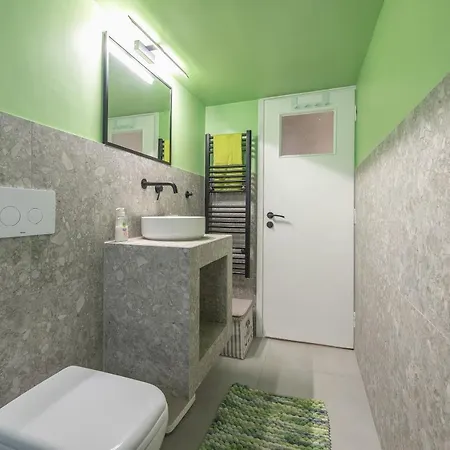 Comfy And Modern * Athens