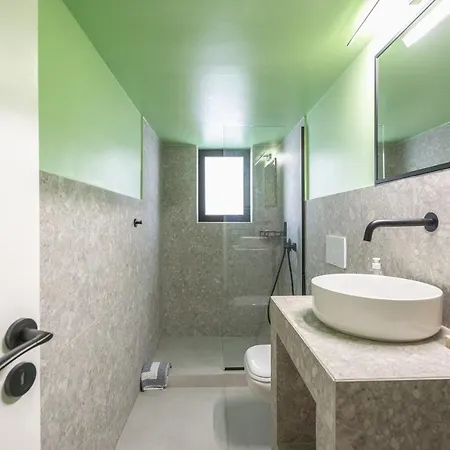 Comfy And Modern Apartment Athens