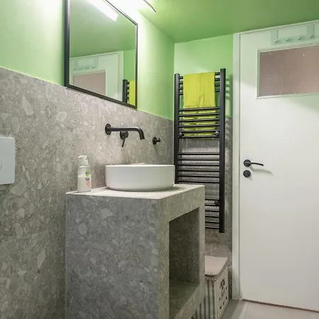 Comfy And Modern Apartment Athens