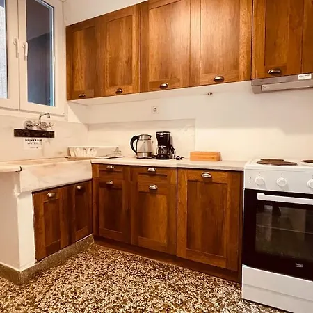Apartment Daisy 15 Min To Acropolis Athens