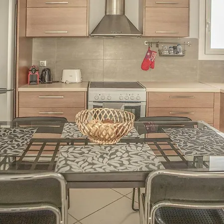 Spacious1 Bedroom Flat In The Heart Of *