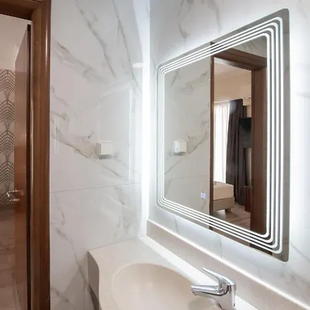 Hotel Golden 3*