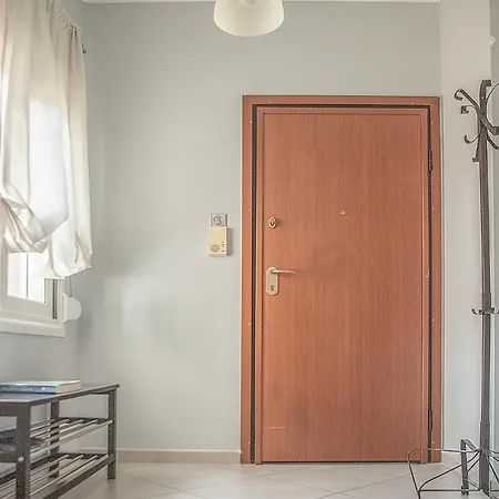 Spacious1 Bedroom Flat In The Heart Of *