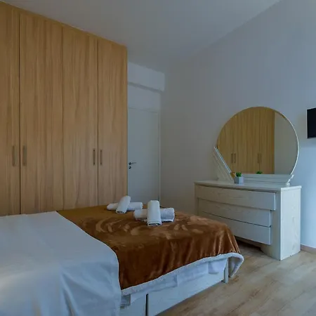 1bd Close To Metro Station Ampelokipoi Apartment Athens