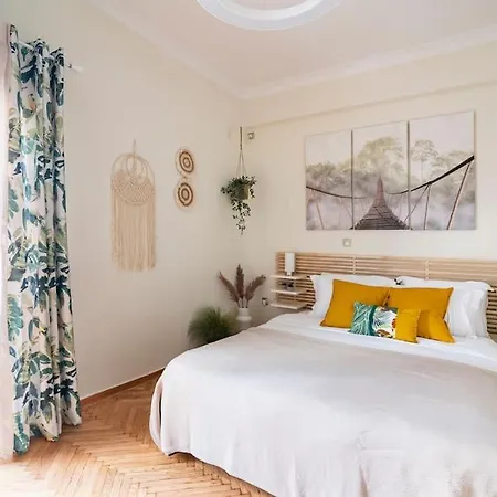 Cozy In Apartment *