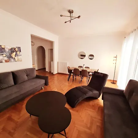 Lovely 2-bedroom 4th Floor House Large Patio