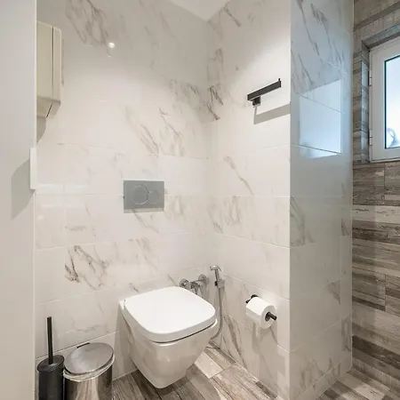 Petralona Stylish Penthouse Appartement *