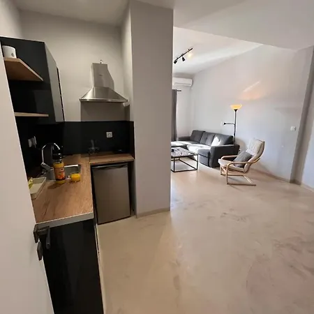 Omega54 Business District Apartment *