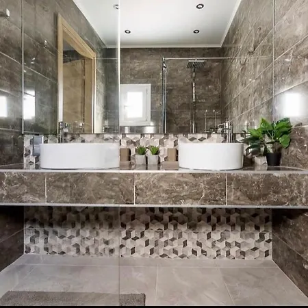 Διαμέρισμα 4 Bedroom Penthouse In Center Of *