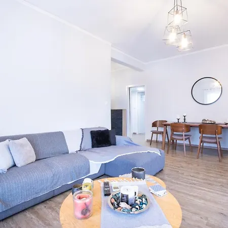 Apartment With Parking Near Medical Center *