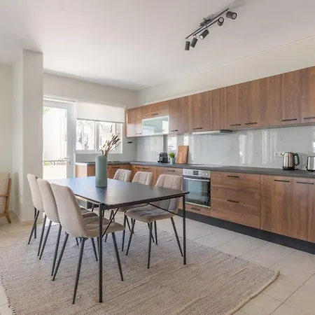 Superior 3br In Chalandri By Upstreet Athens
